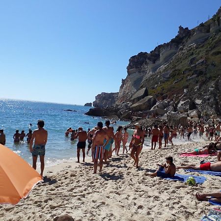 Marilaura'S Beach House Nazaré Buitenkant foto