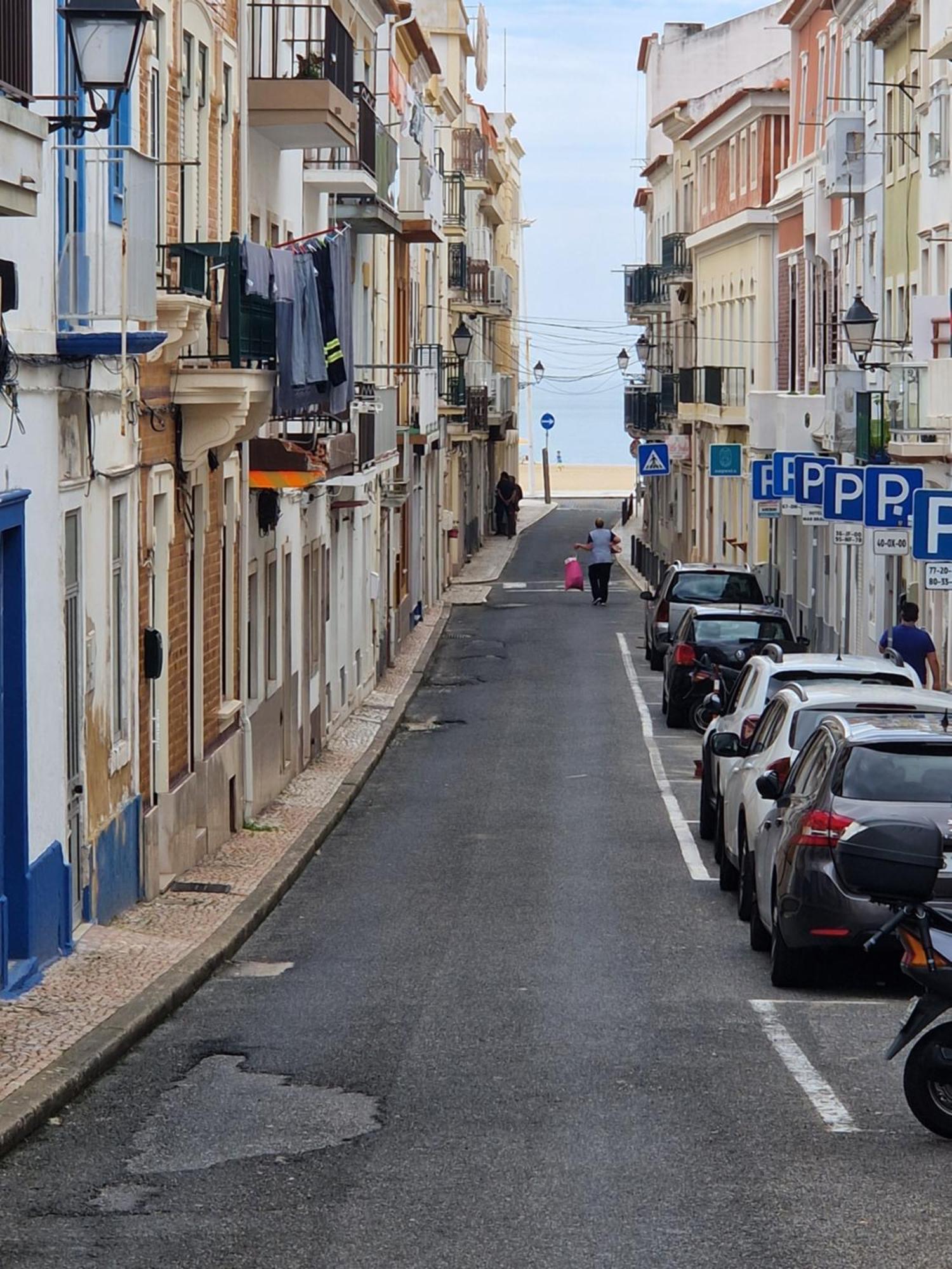 Marilaura'S Beach House Nazaré Buitenkant foto